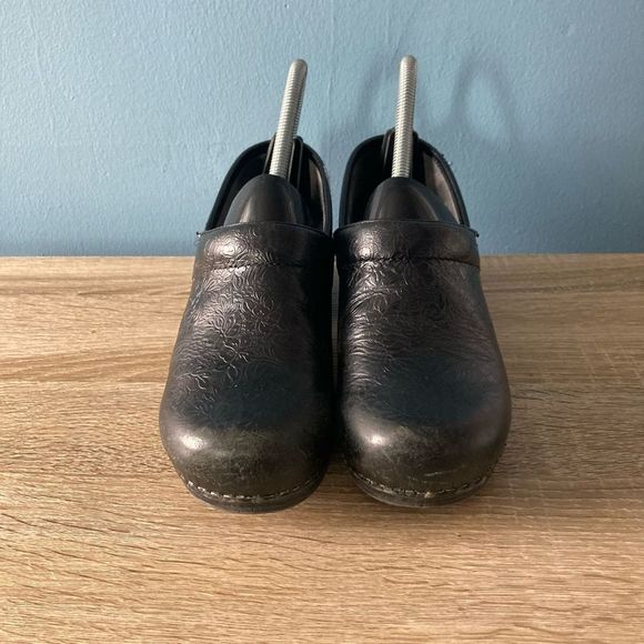 Dansko XP Black Floral Tooled Leather Comfort Clogs Nurse Sz.37 / 6.5 US VGUC - Picture 4 of 8
